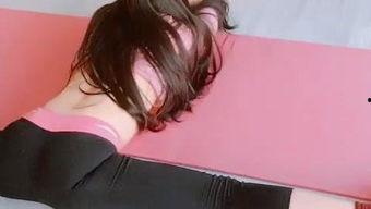 国产女子瑜伽教练视频,跟随国产女子教练，解锁身心和谐之道